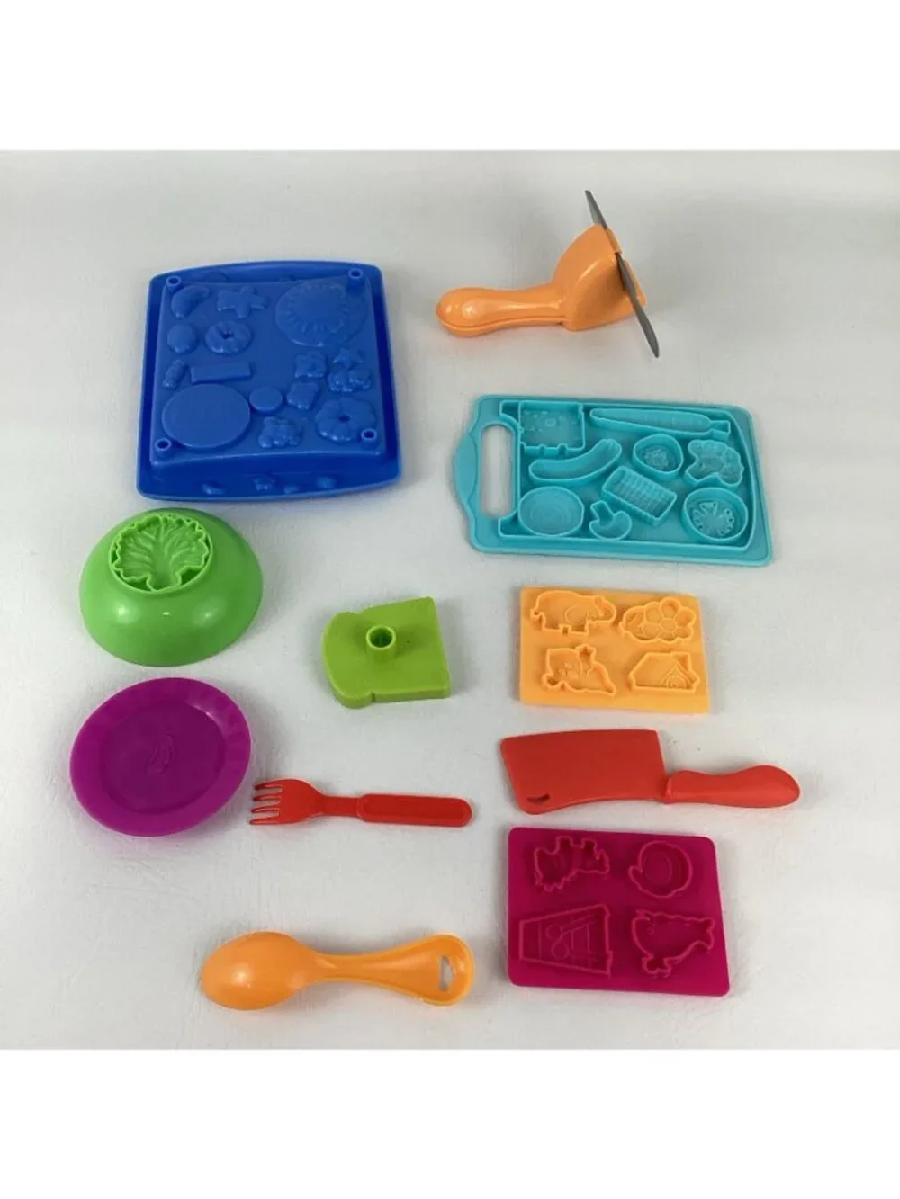 Play Doh Kitchen Creations Bundle Lot Modeling Clay Food Molds Tools Utensils